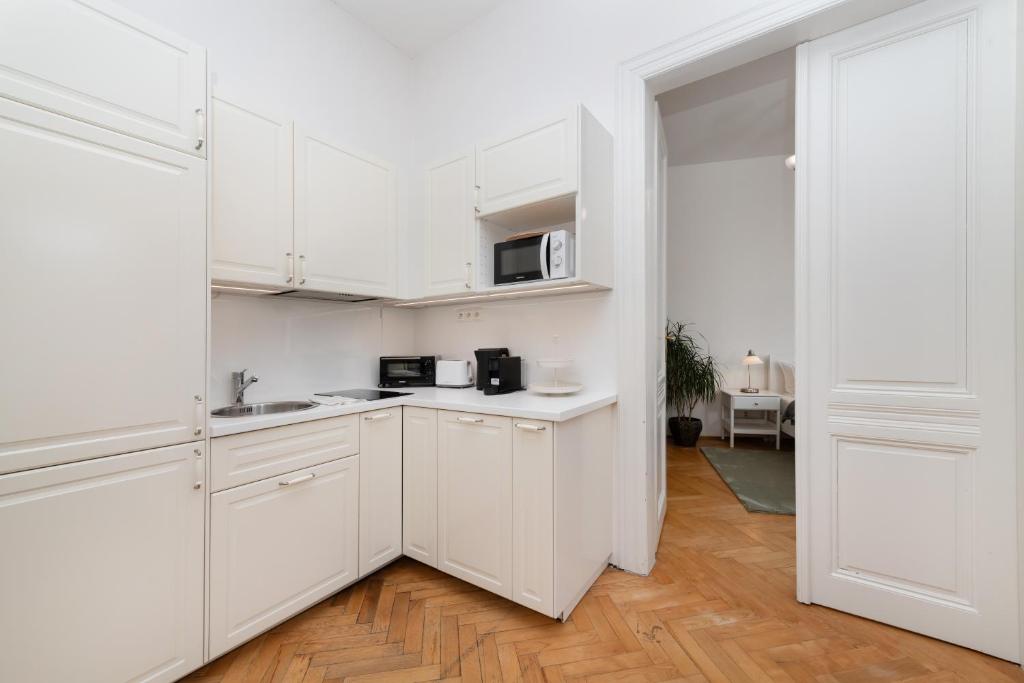 Dušní Two Bedroom — photo 3