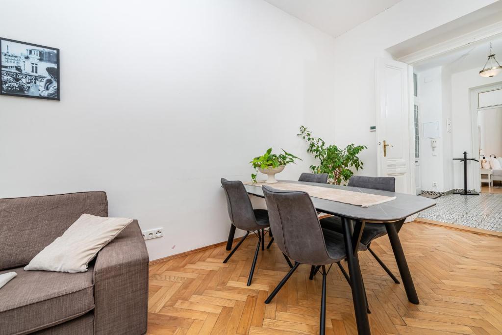 Dušní Two Bedroom — photo 9